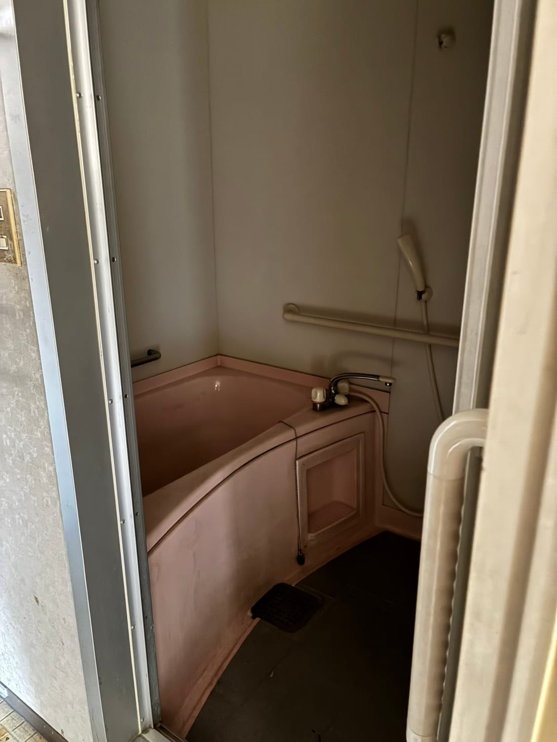 Bathroom before renovation
