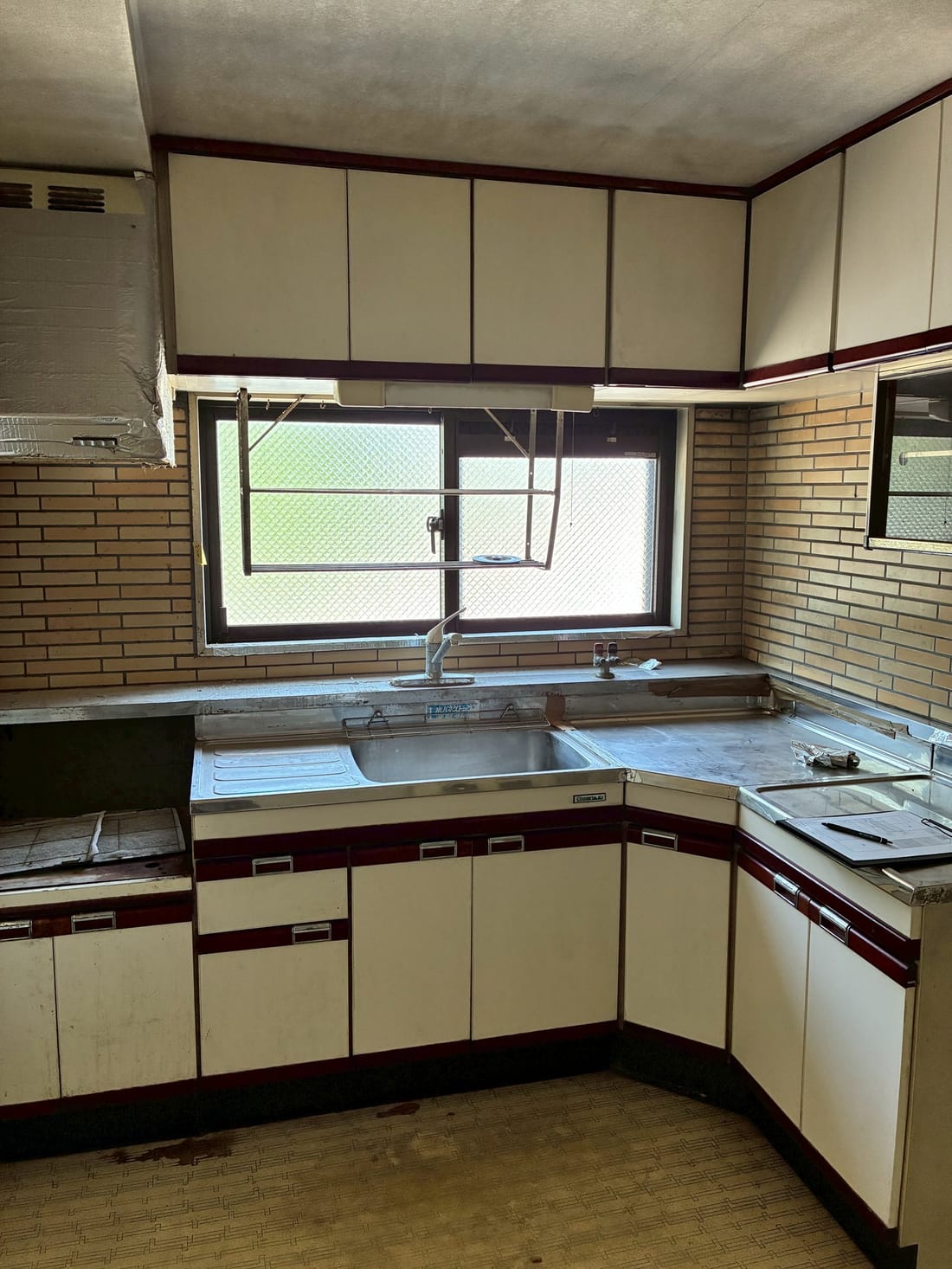 Kitchen before renovation