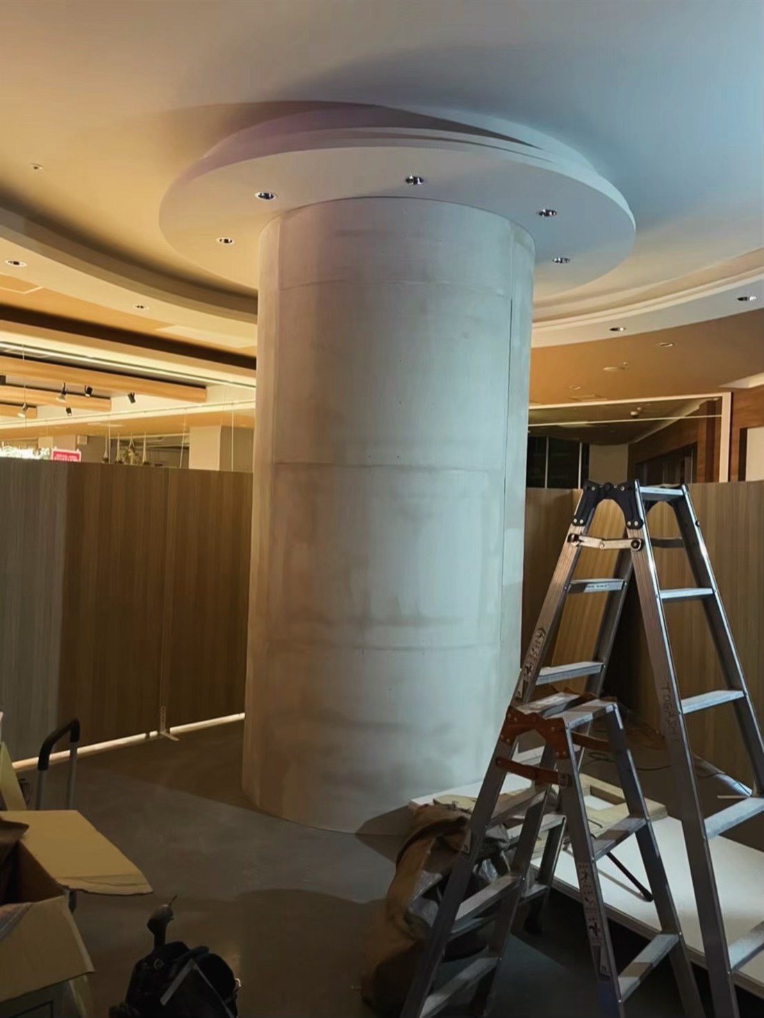 Commercial facility pillar before renovation